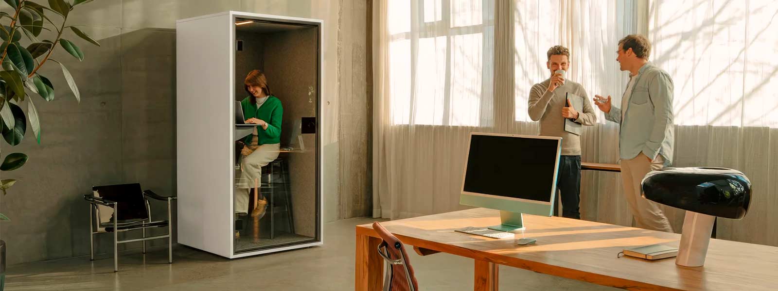 Phone booth acustica inserita in open space operativo