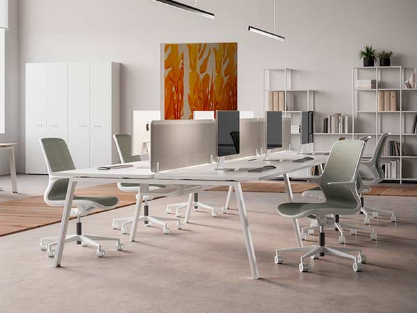 Dettaglio tecnico di strutture condivise e piani standard per bench coworking