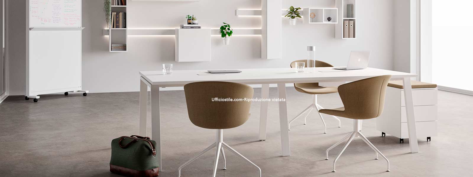 Strutture condivise per postazioni coworking in open space