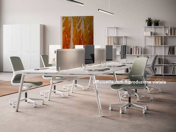 Configurazioni tipiche di bench condivisi in coworking e open space