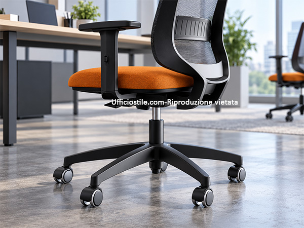 Base a 5 razze in nylon e metallo per poltrone operative in pronta consegna