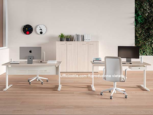 Scrivanie melaminiche in finiture standard bianco, noce e rovere chiaro