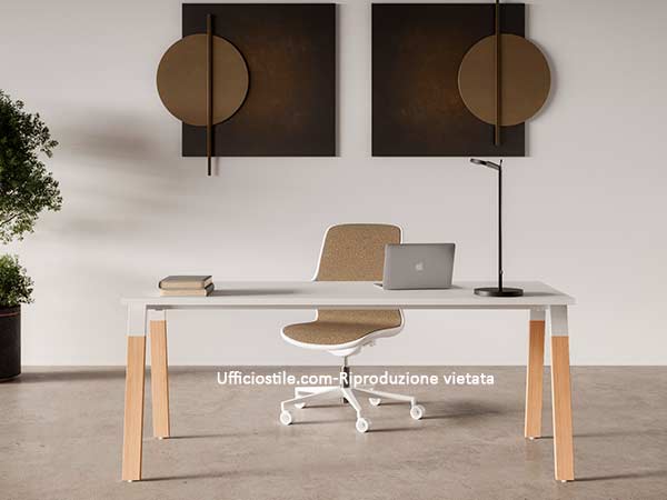 Configurazioni di scrivanie e cassettiere in pronta consegna in open space e uffici operativi