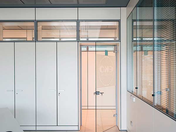 Fitted wall panelling with technical compartments