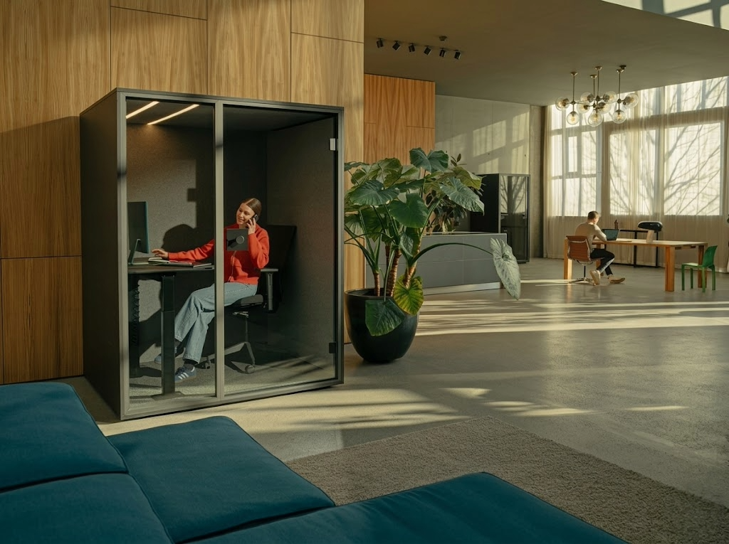 Phone booth singola e doppia con luce LED e vetri acustici stratificati