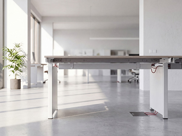 Dettaglio prese USB-C Power Delivery e schuko per postazioni moderne
