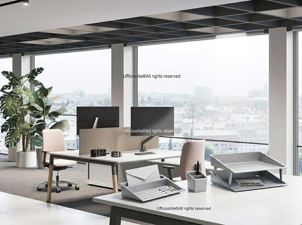 Supporti modulari e accessori per organizzazione ergonomica del piano di lavoro