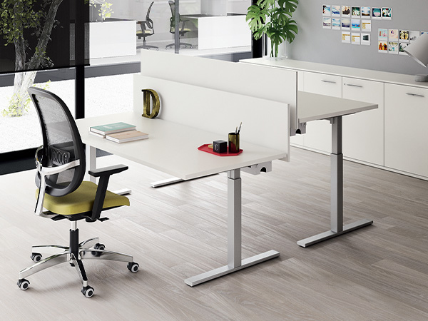 Configurazioni tipiche di postazioni sit-stand operative, direzionali e coworking