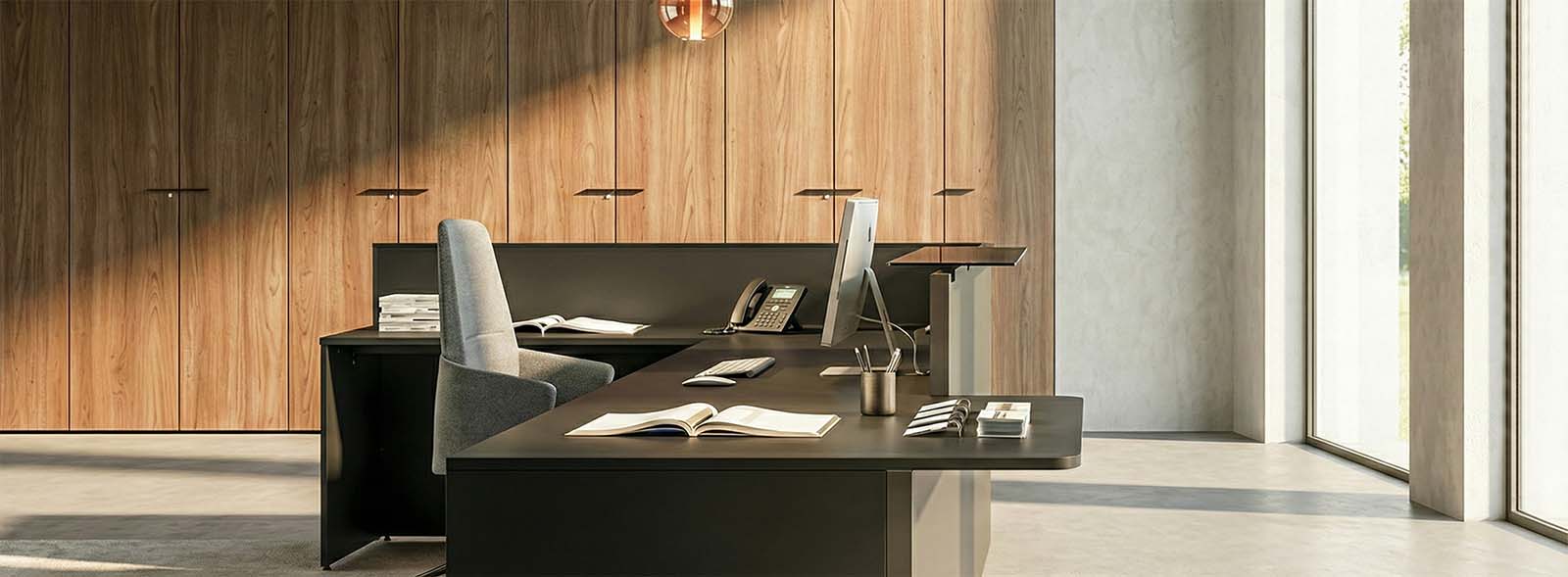 Postazione front office operativa in reception aziendale