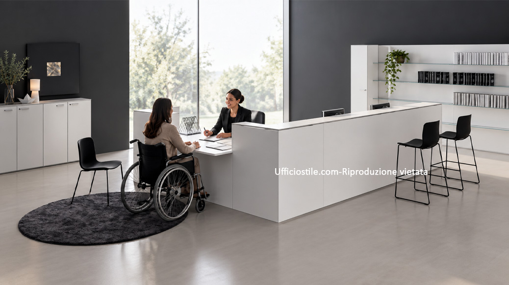 Postazione front office con piano ribassato accessibile e spazio di accostamento