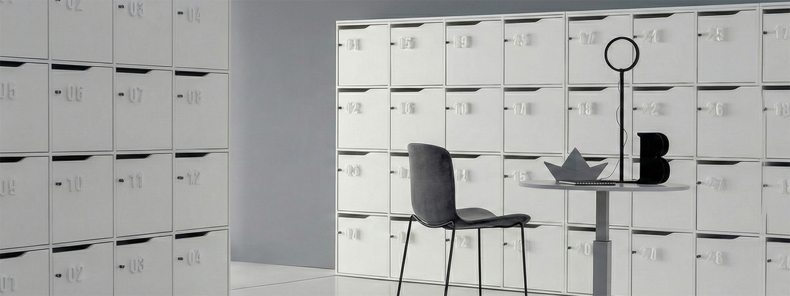 Parete di lockers personalizzati in coworking