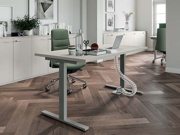 Dettaglio piano in Fenix e melaminico tecnico per postazioni sit stand