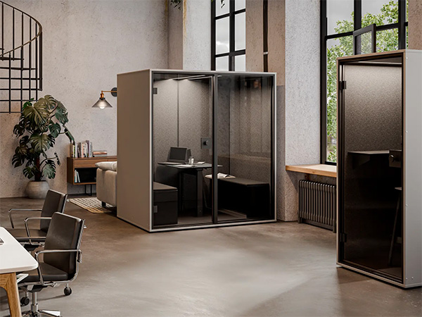 Configurazioni tipiche di room-in-room: phone booth, meeting pod e micro-sale