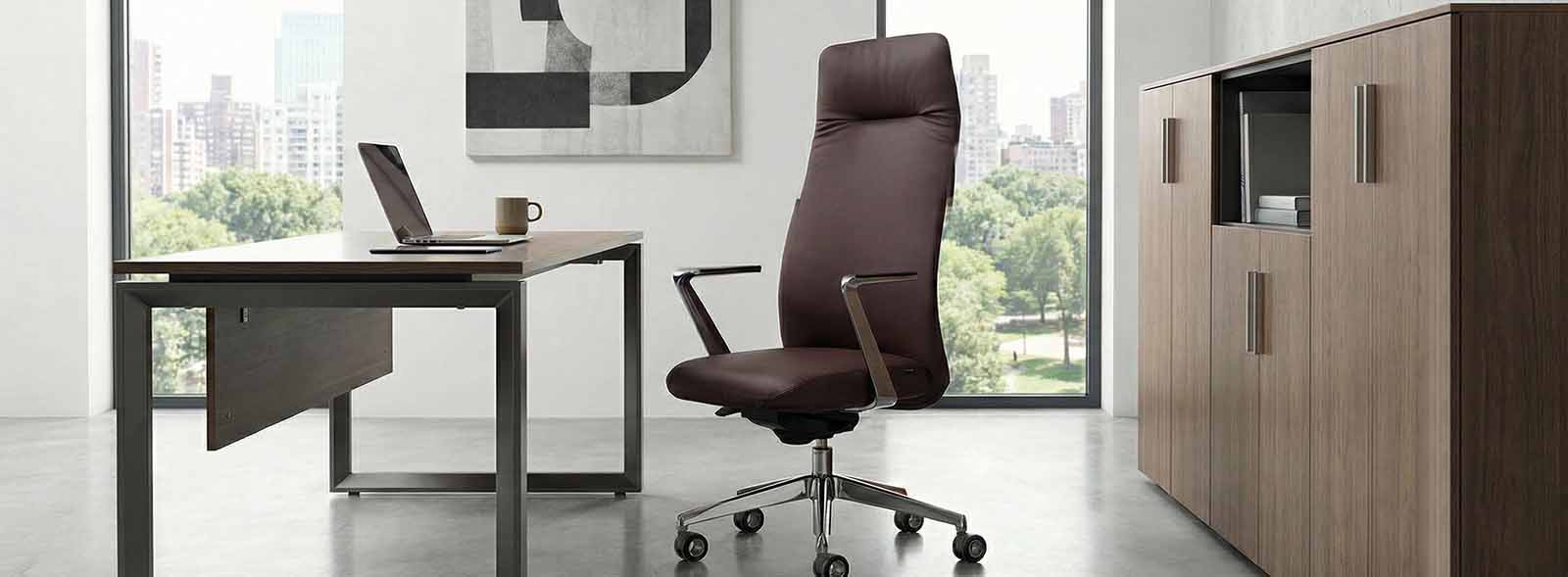 Detail of aluminium base and synchronised mechanism of an executive chair