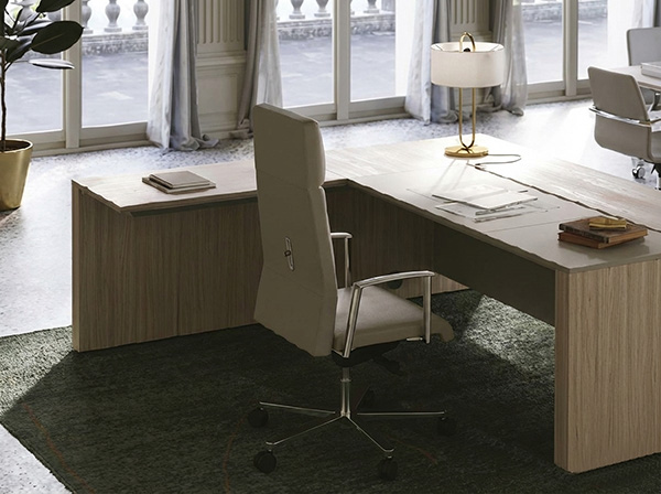 Poltrona direzionale ergonomica con schienale alto e supporto lombare