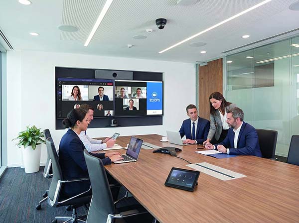 Display 4K e sistema audio professionale per presentazioni e videoconferenze