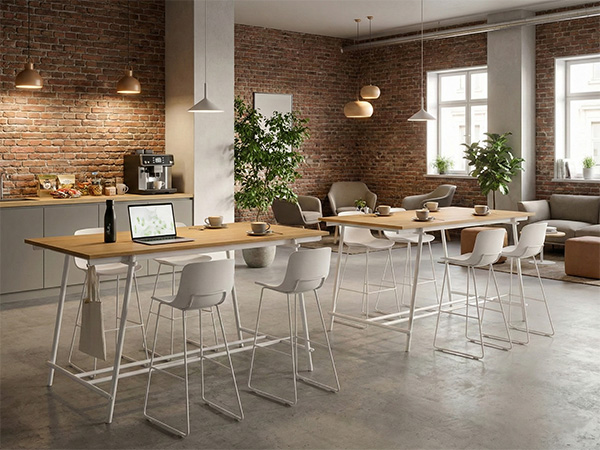 Configurazioni tipiche di tavoli alti per area break e coworking