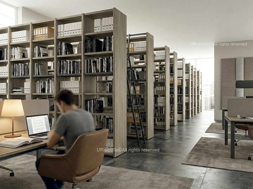 Scaffalature metalliche ad alta portata con ripiani regolabili in biblioteca universitaria